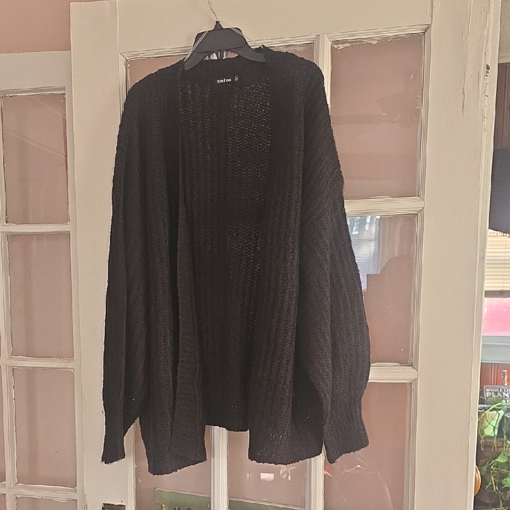 Plus-sized Boohoo Black Sweater